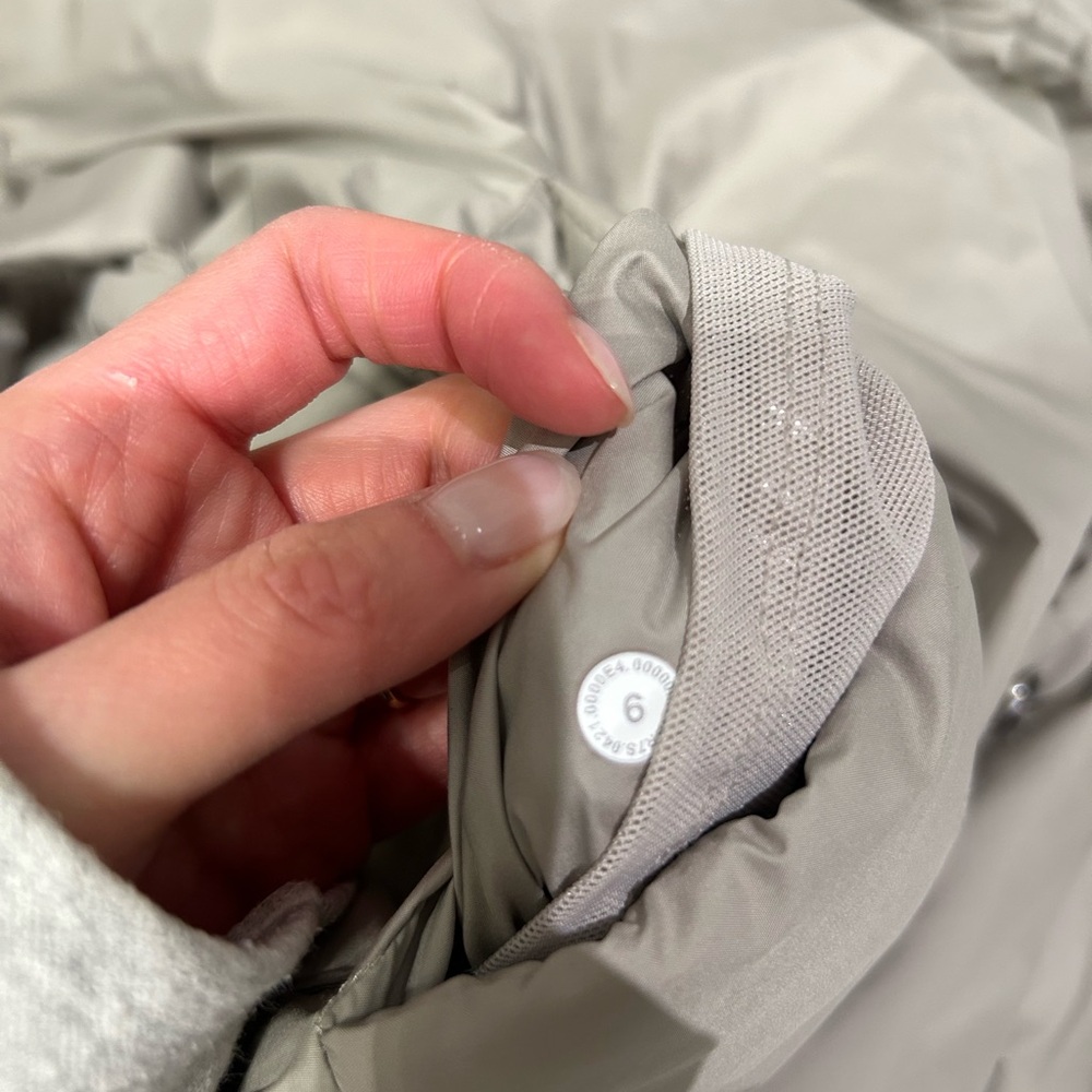 Lululemon Insulated Trench in Raw Linen, size 6 - Picture 13 of 13